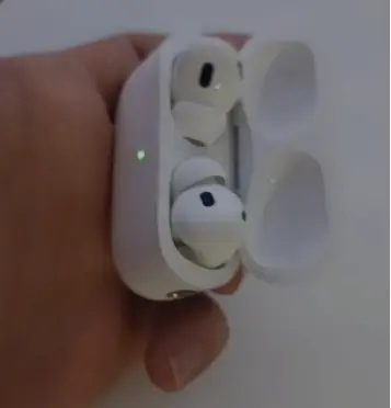 AirPods Pro collected from an Istanbul hotel by Ana Kurye