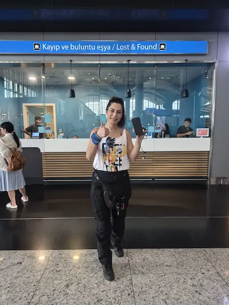 Ana Kurye collecting Heinrich Waller Huawei phone from Istanbul Airport Lost and Found