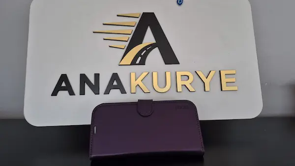 Recovered phone photographed at the Ana Kurye office after Istanbul Airport collection